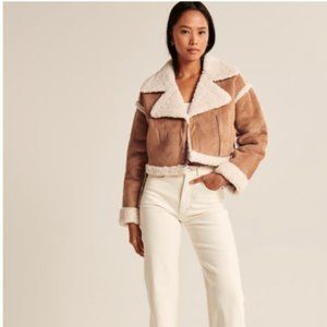 ABERCROMBIE & FITCH. Tan cropped vegan suede shearling jacket size small